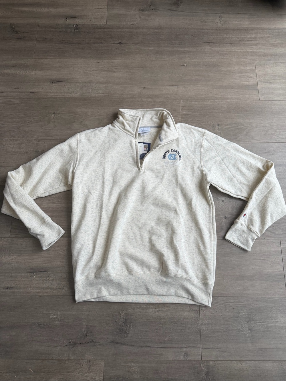 Champion University of North Carolina Tar Heels 1/4 zip sweatshirt - size medium